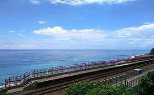 搭郵輪式列車玩台灣！阿里山櫻花季搶先預約