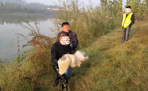 中國年輕媽媽抱2幼童跳河 救起後均無生命跡象