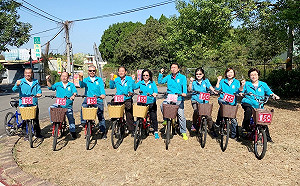 翁美春拚立委 昔日同僚陪騎自行車「從豐原挺進東勢」