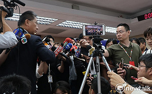 和記者對嗆 徐國勇：違反專業 是否耍官威由旁人決定