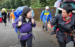 反擊韓國瑜 蔡英文：別為政治作秀  刻意在山頂升旗