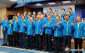 國民黨大老、幹部大會師 齊唱《我現在要出征》