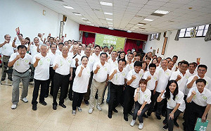 搭肩性騷擾成過去?  張花冠、陳明文同台大團結