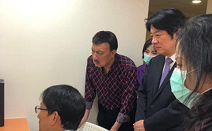 遭疑拿女兒病情打悲情牌 李亞萍造勢會淚崩