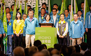 小英趕場出席農業產銷後援會 穩固基層農民票倉