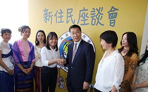 （影）「越版阿信」展韌性 徐國勇勉勵成台灣新國力