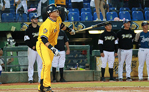 為何棒球員都愛在場上「吐口水」？行家揭背後原因