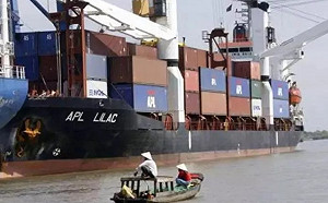 荷蘭駛往英國貨船 驚見25偷渡客躲冷凍貨櫃