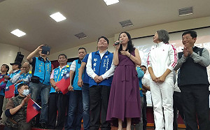 高喊團結！為邱烽堯輔選 李佳芬：今年最怕選票浪費