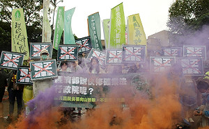 「向山致敬」變成「挖山自盡」？環團為礦業法赴政院抗議