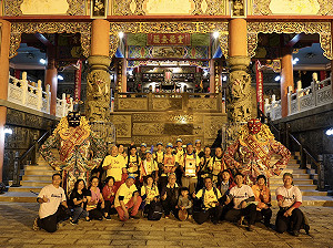 台中烏日玉闕朝仁宮信徒背千順將軍神將　出發攻頂玉山