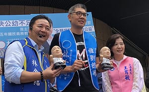 連勝文談國民黨不分區駁「逼宮」：很久沒寫小說了