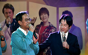 為李昆澤站台高歌二曲 賴清德：高雄一定要八仙過海成功