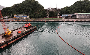 凌晨吊離最後3塊橋面版  南方澳跨港大橋走入歷史