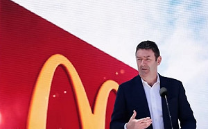 愛的代價！戀上員工遭開除 麥當勞前CEO爽領11億股票走人