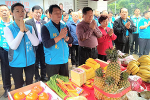韓、邱聯合競選總部5日迎神  禿子與漢子17日中和合體