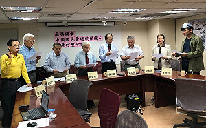 韓國瑜質疑校內母語教育 本土社團反彈籲「退選」