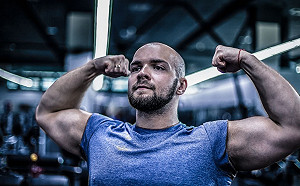 健身只練上半身　大胸肌還沒練成「血管」先硬了