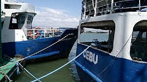 菲律賓渡輪翻覆船上至少60人 官方展開救援