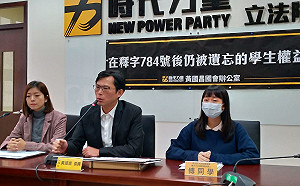 學生為補考成績打折釋憲 黃國昌感動直呼「追求正義」