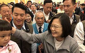 出席百工百業授證大會  蔡英文：民主可以當飯吃 才能培養創意人才