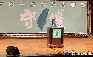 酸郭董民主不能當飯吃 蔡英文：民主是走向經濟高峰的重要條件