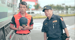 台北區監理所拍大型車風險影片  阿公級交安專家粉墨登場