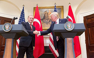 避談爭端自認艾爾段鐵粉 川普稱彈劾調查是笑話