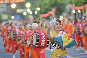 （影）花蓮街頭重現日本古代祭典  11/23遊行歡慶溫泉花車嘉年華