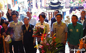 再度參訪萬和宮  賴清德籲請鄉親支持蔡英文、張廖萬堅