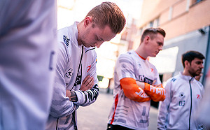 《英雄聯盟》抓戰犯？FNC澄清未有不和