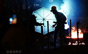 香港理大衝突不斷  王丹：魔鬼喪心病狂  很難看到它放下屠刀