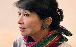 （影）香港「毛姨」飆罵港警可恥 「害死香港就是你們這種官」