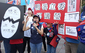 高雄政見會砲火猛烈  邱議瑩遭2女候選人酸「不見人影」