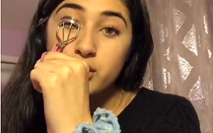 (影)抖音海外版教美妝、談新疆教育營 美國少女帳戶遭停權