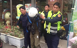 龜山超商發生持槍搶案  保全補現鈔險遭搶