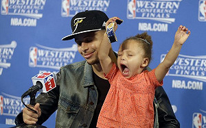 NBA/柯瑞左手骨折有多糟?咖哩嫂IG洩狀況(影)