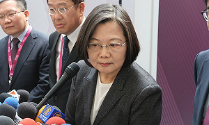 韓國瑜嗆辯論  蔡英文酸：一個逃避議會質詢的市長