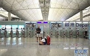 受反送中影響 10月訪港旅客急跌43.7%