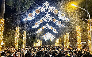 國境之南下雪啦！屏東公園變身奇幻金黃色瑰麗世界