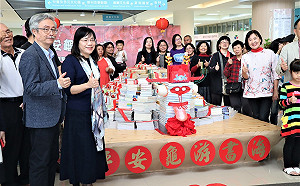 全國第一隻「平安書龜」澎文化局圖書館亮相