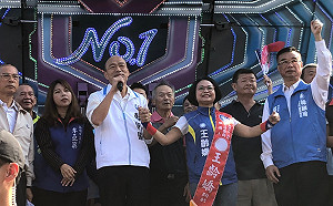 傾聽之旅回到到高雄 韓國瑜力挺王齡嬌、黃韻涵