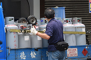 桶裝瓦斯連3凍　天然氣降價2.54%、每戶月省最多11.7元