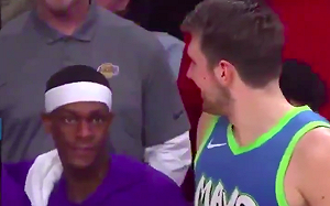 NBA／看得你心裡發寒！東契奇太猛　朗多詭異眼神盯著看