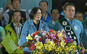 蔡英文回屏東挺蘇震清  潘孟安：高捷南延東港定案