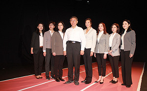 和郭董兄弟爬山、各自努力 柯文哲：重點是兄弟就好