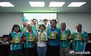 來自台灣頭的支持 林右昌南下輔選陳亭妃王定宇