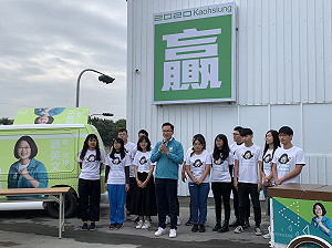 蔡英文高雄市競總招募青年團 胖卡、行動攤車深入街頭巷弄助選