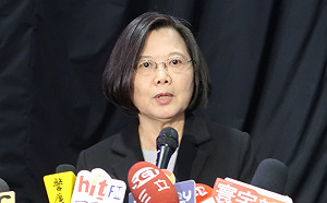 媒體質疑楊蕙如貼文也是境外假消息？蔡英文：這問題還問啊？