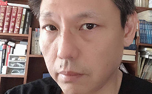 謝寒冰散播曹興誠不雅照挨告  本人駁P圖並開嗆：沒有要和解趕快去告！ 